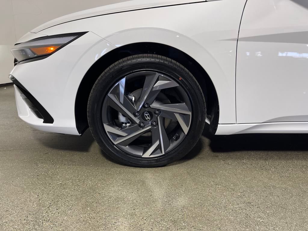 New 2025 Hyundai Elantra Limited image 11