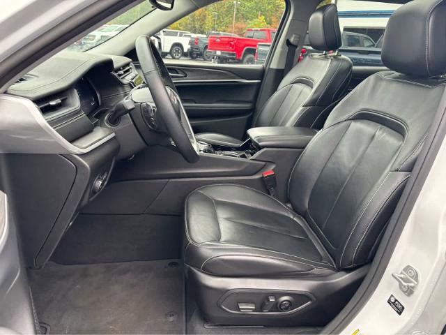 Used 2022 Jeep Grand Cherokee L Limited image 17