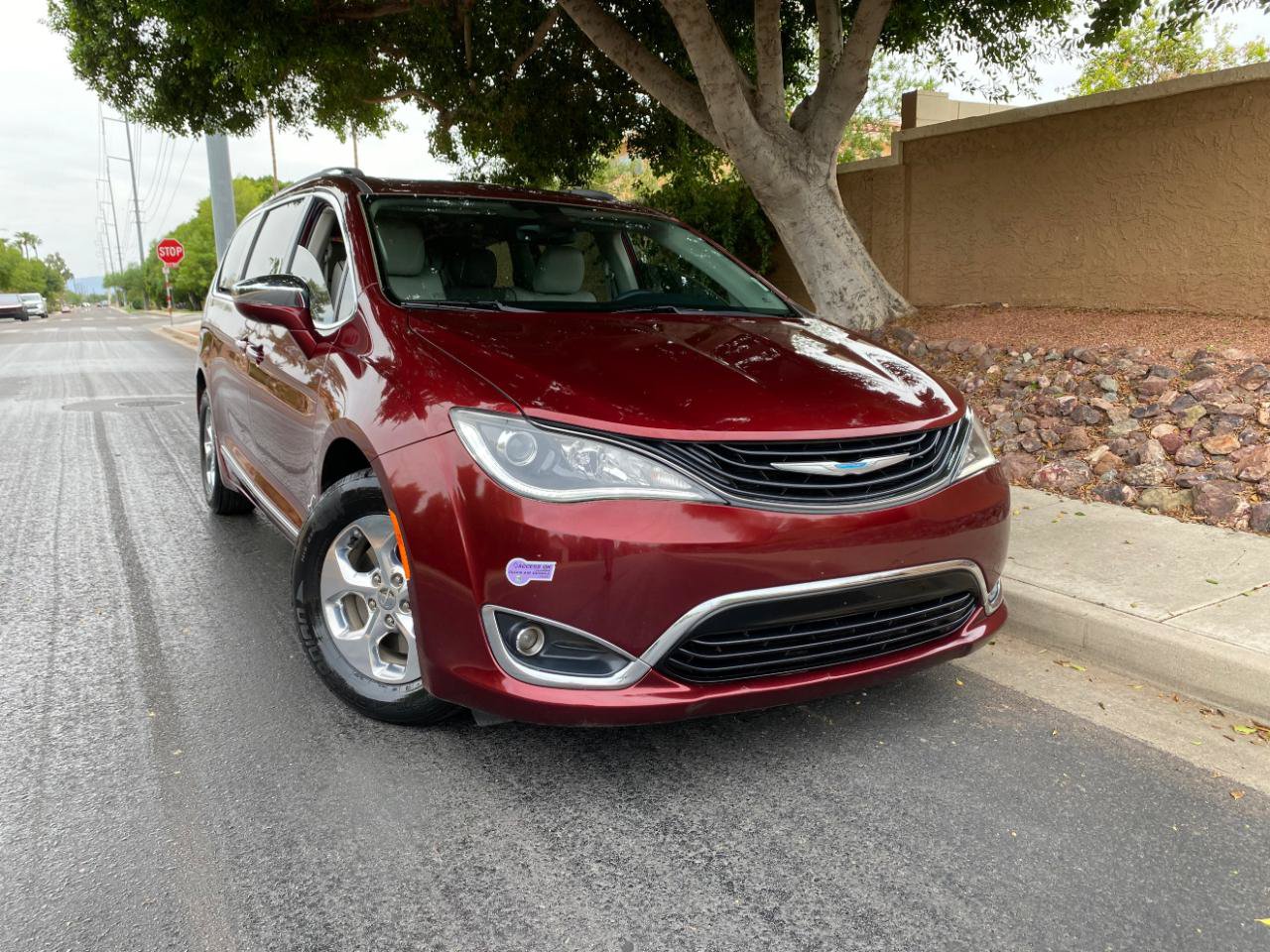 Used 2018 Chrysler Pacifica Limited FWD image 2
