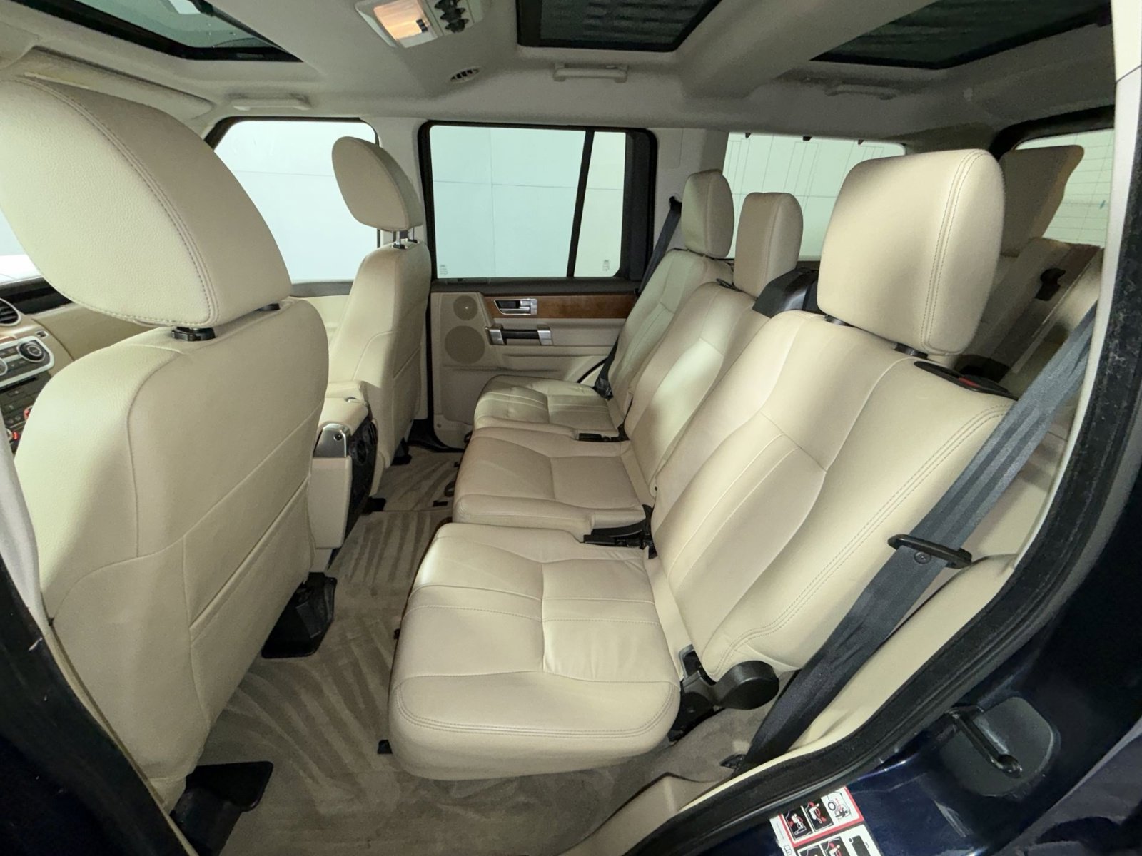 Used 2016 Land Rover LR4 HSE image 23