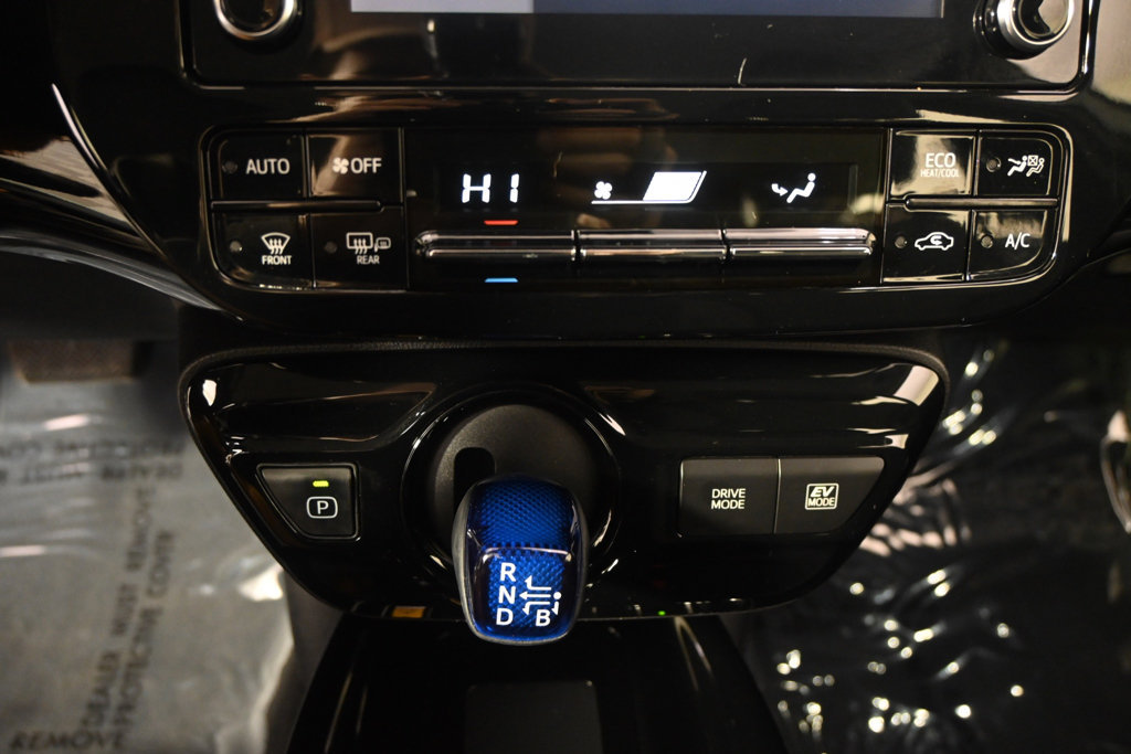 Used 2020 Toyota Prius XLE AWD/4WD image 30