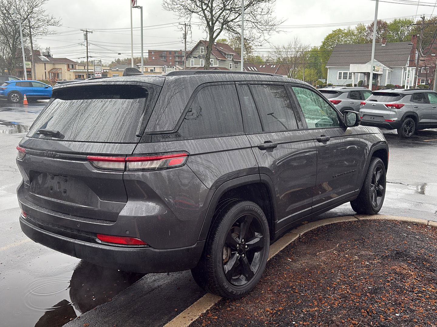Used 2023 Jeep Grand Cherokee Altitude AWD/4WD image 4