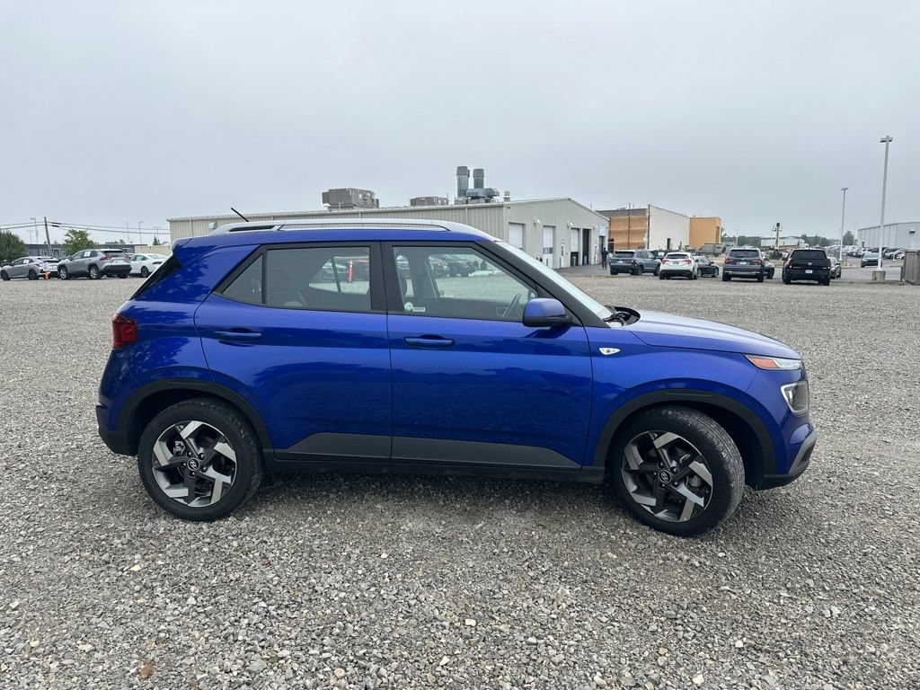 Used 2025 Hyundai Venue SEL FWD image 11