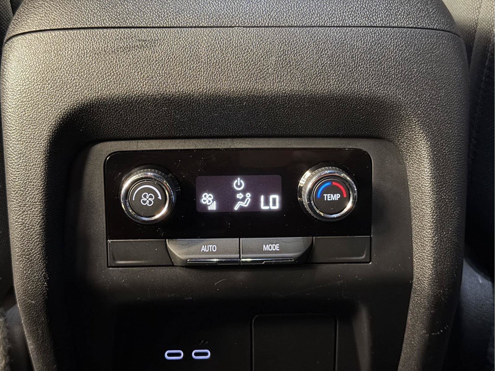 Used 2025 Chevrolet Traverse LT AWD/4WD image 35