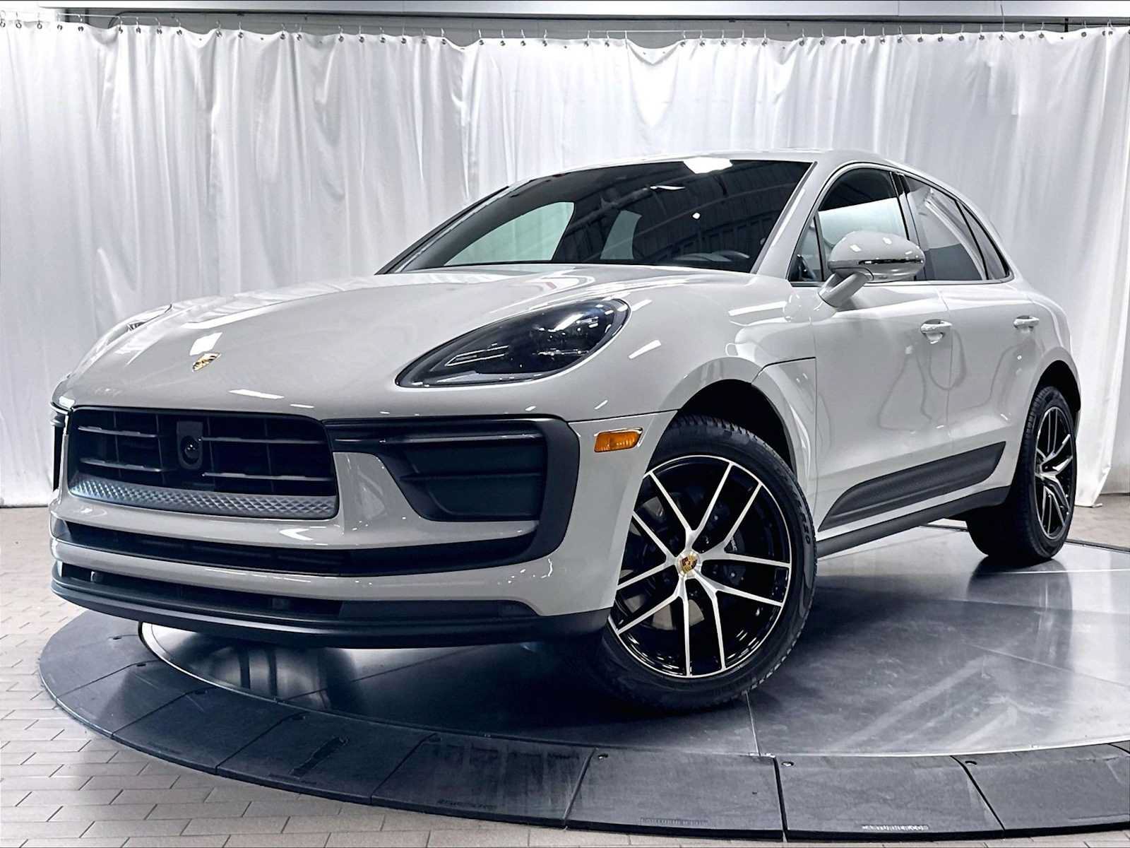 Used 2025 Porsche Macan AWD/4WD video 1