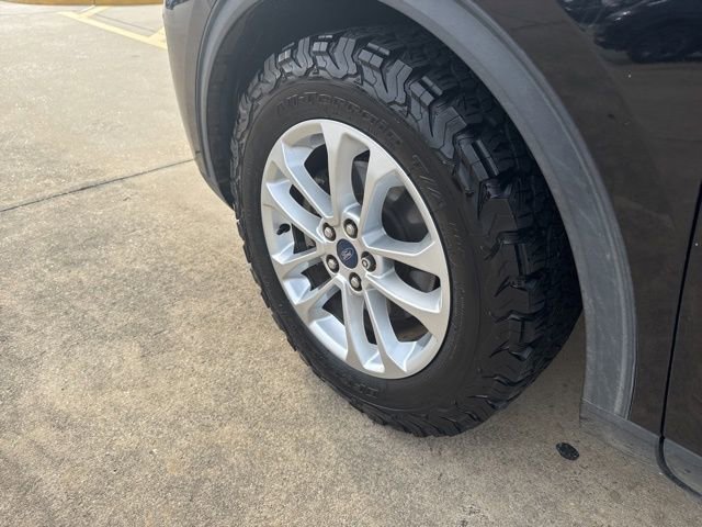 Used 2020 Ford Escape SE image 11