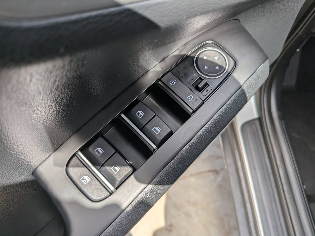 Certified 2025 Kia Soul LX w/ LX Technology Package FWD image 19