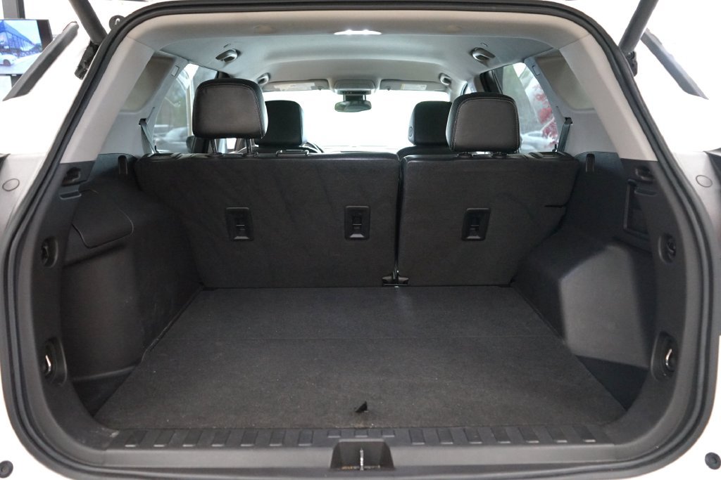 Used 2023 GMC Terrain SLT FWD image 48