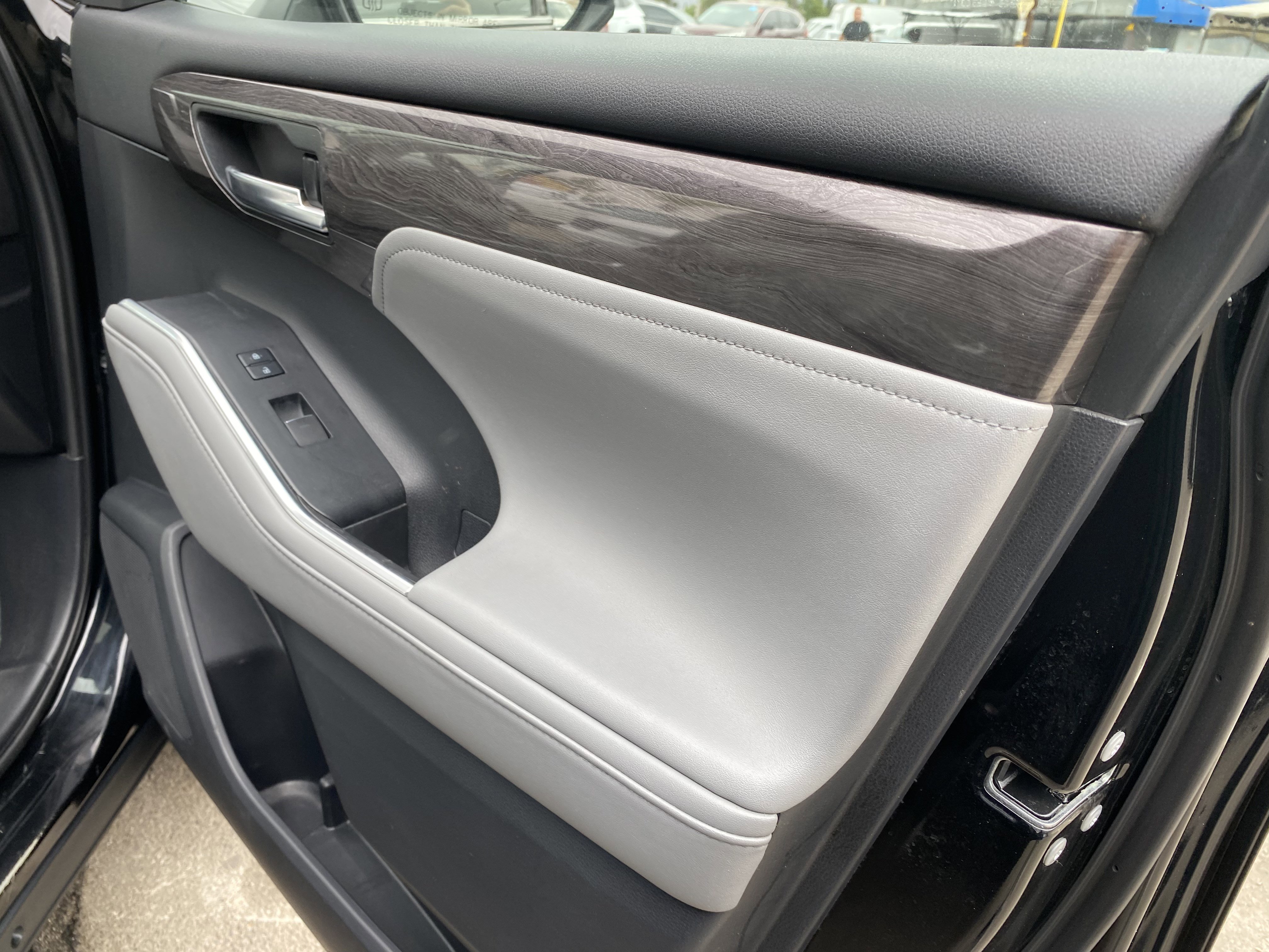 Used 2021 Toyota Highlander Limited image 24