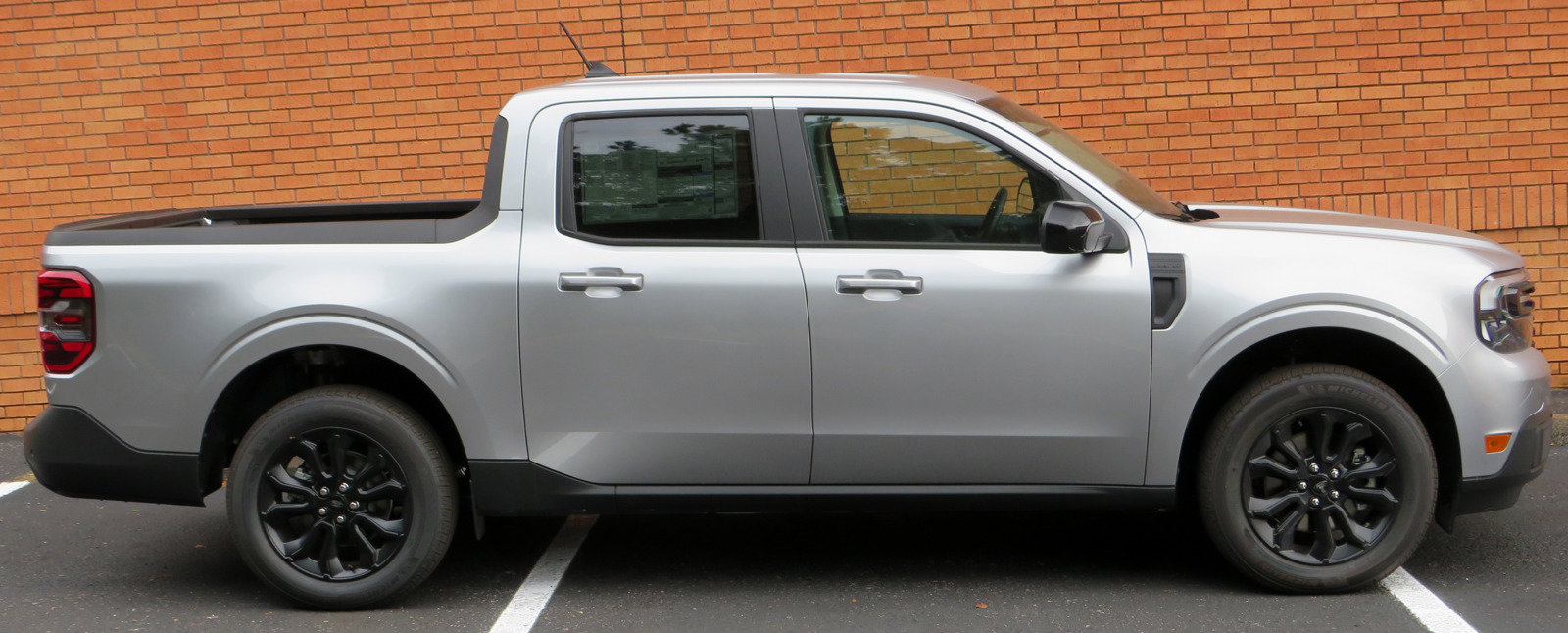 New 2024 Ford Maverick Lariat w/ Black Appearance Package image 8