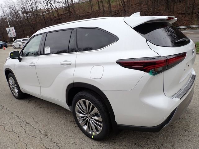 New 2026 Toyota Highlander Platinum image 6