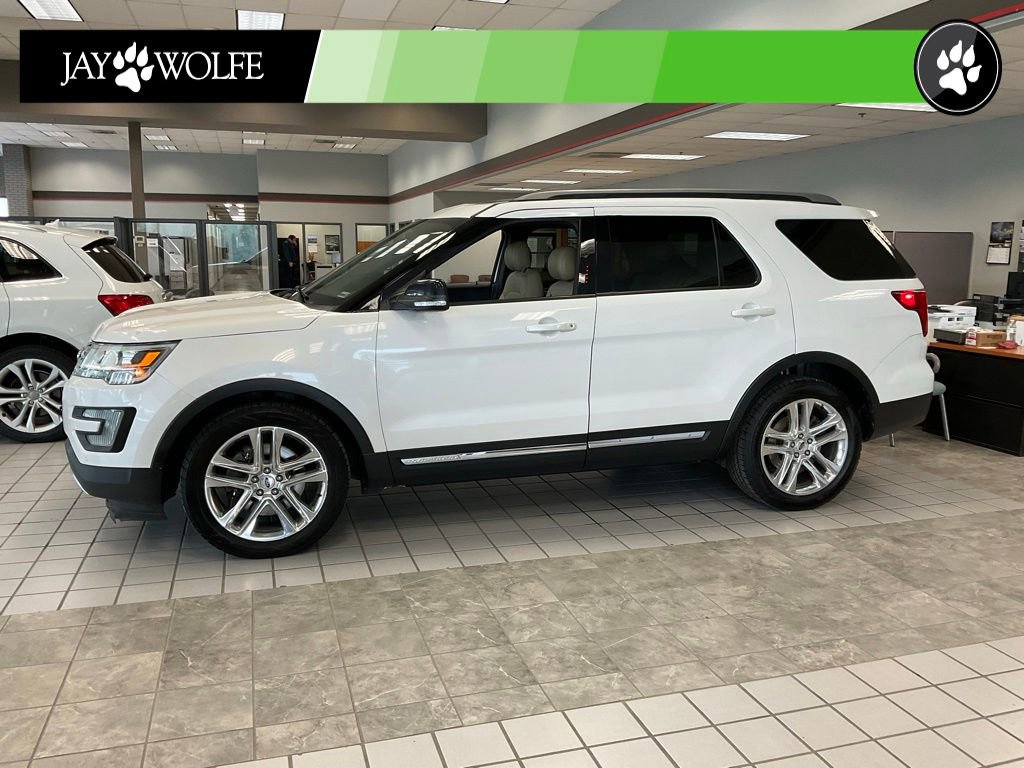 Used 2016 Ford Explorer XLT w/ Equipment Group 202A FWD image 3