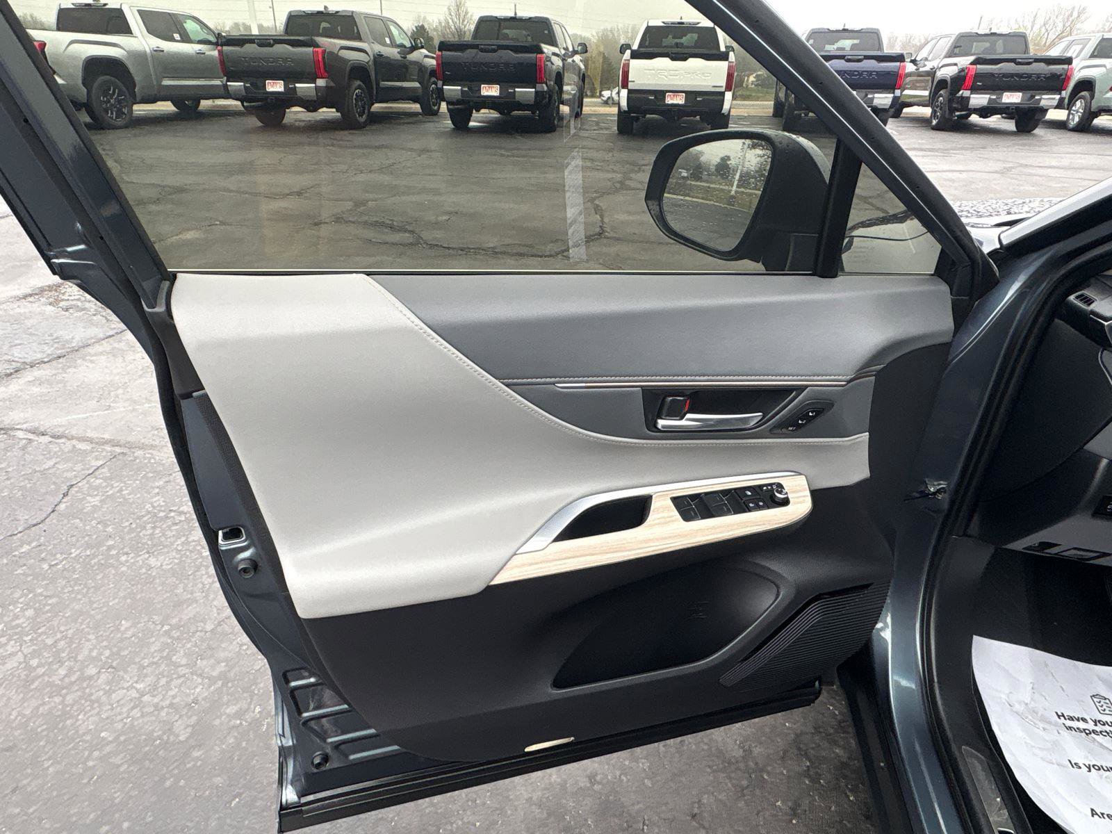 Used 2022 Toyota Venza XLE AWD/4WD image 17