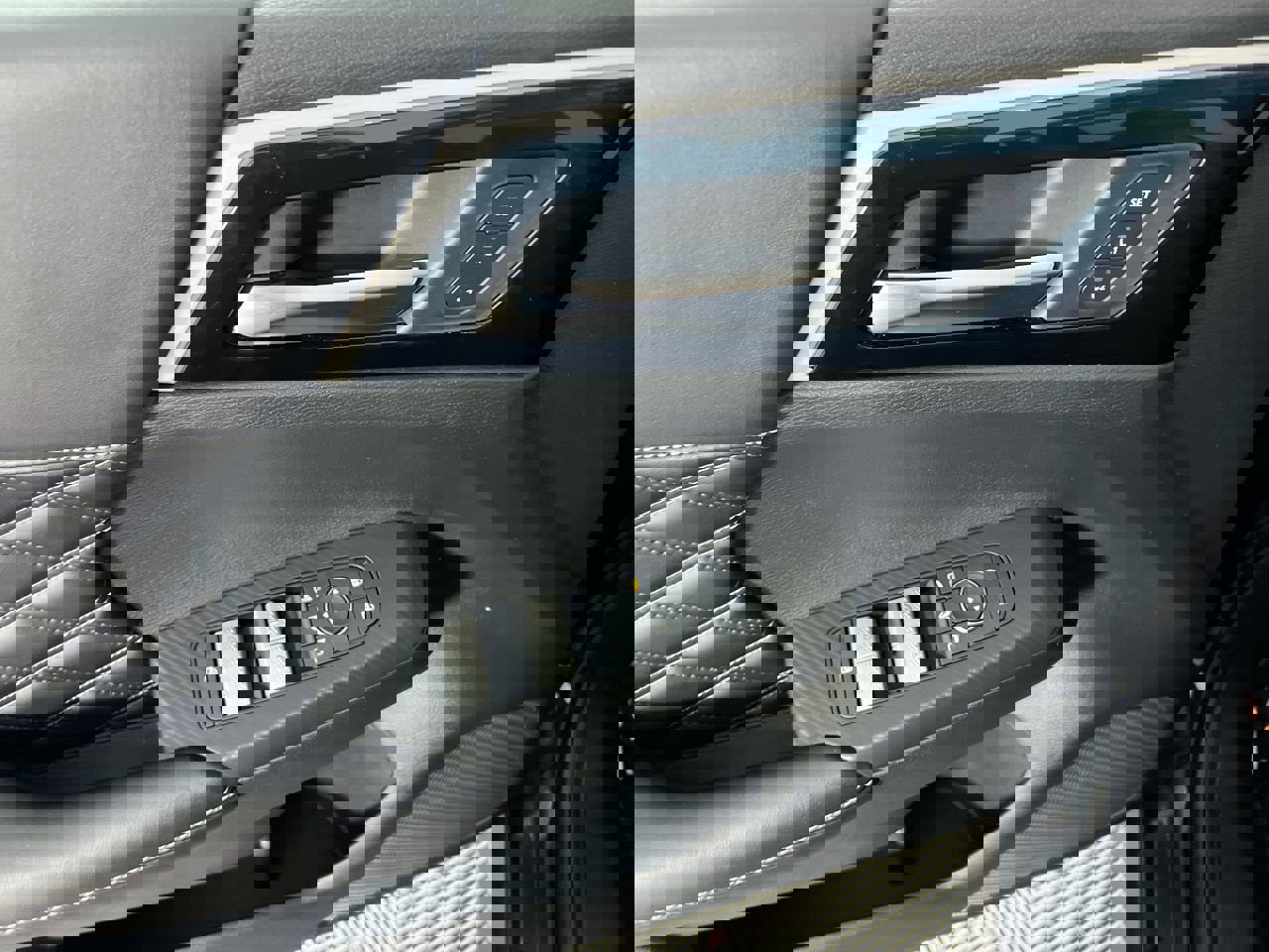 Used 2022 Mitsubishi Outlander SEL AWD/4WD image 14