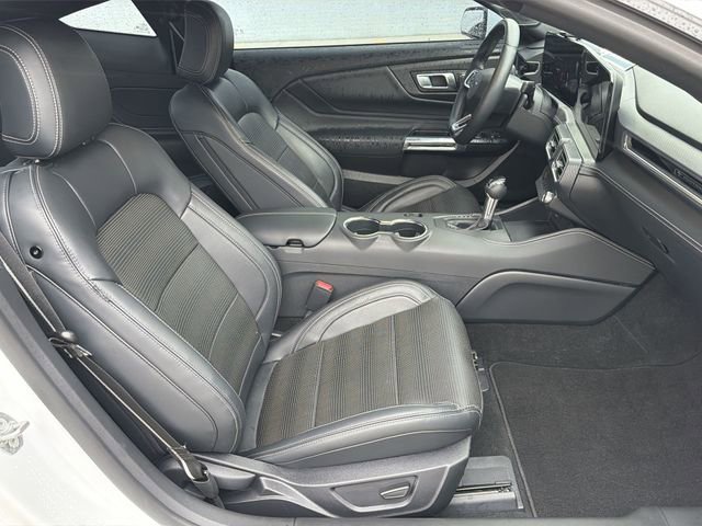 Used 2025 Ford Mustang Premium image 26