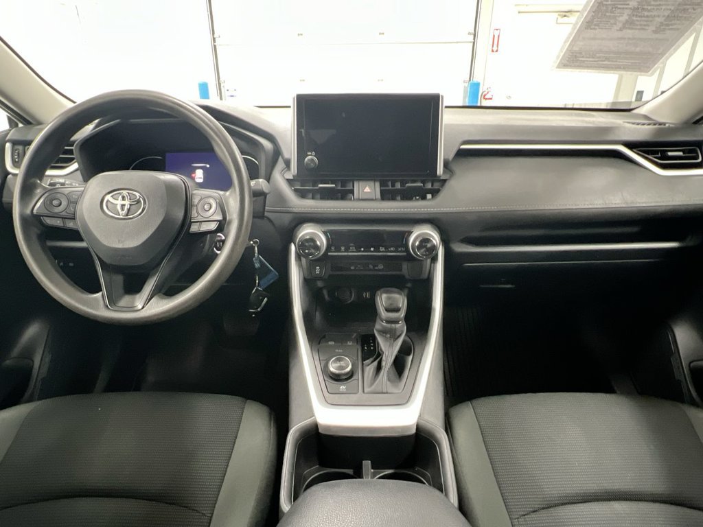 Used 2024 Toyota RAV4 LE AWD/4WD image 10