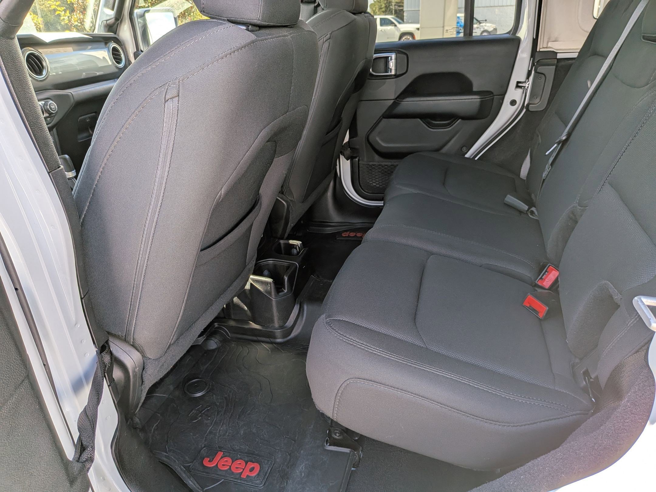 Used 2019 Jeep Wrangler Unlimited Sahara image 24