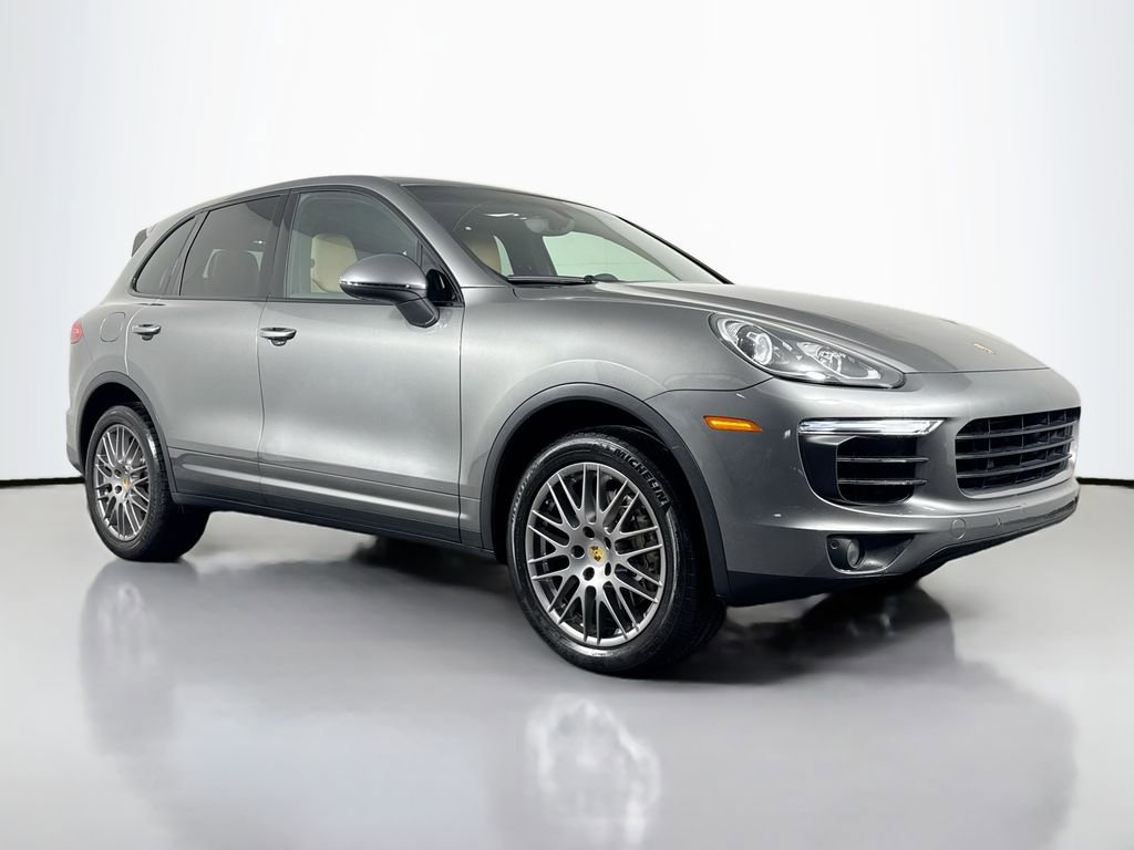 Used 2016 Porsche Cayenne S image 3