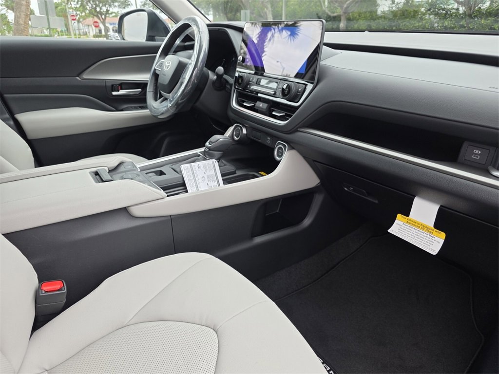 New 2026 Toyota Grand Highlander XLE image 13