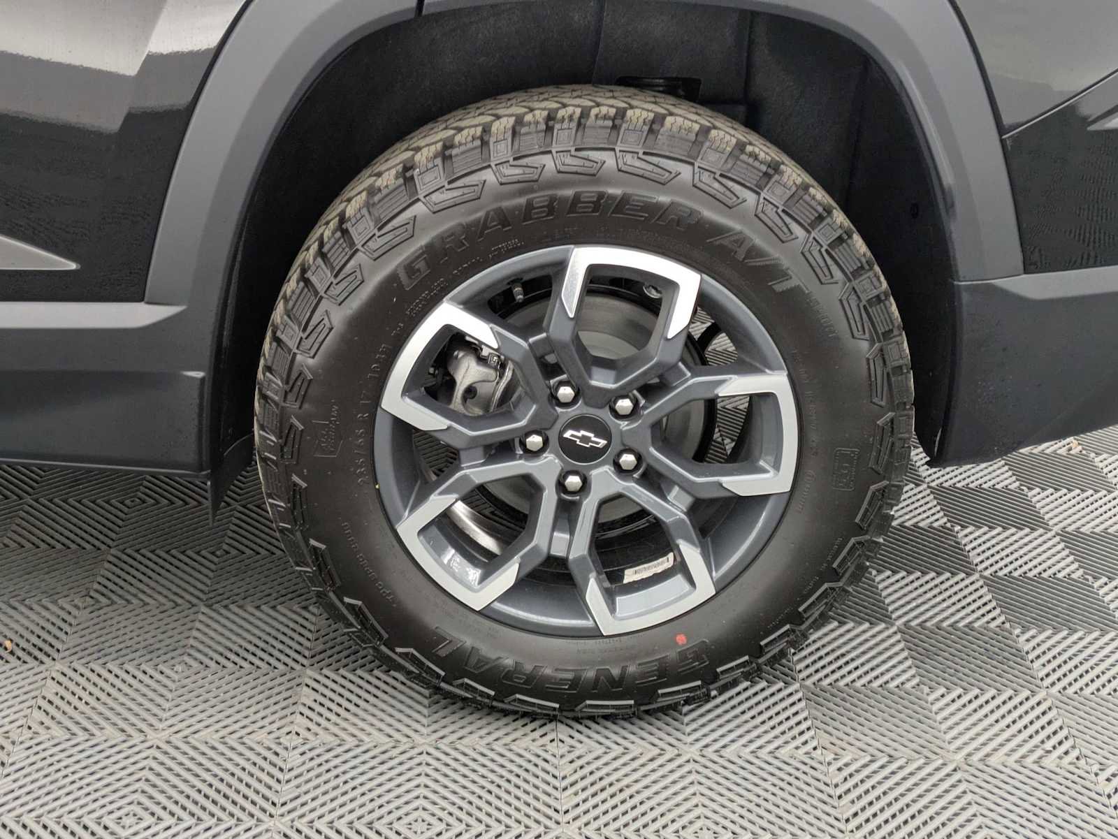 New 2026 Chevrolet Equinox ACTIV AWD/4WD image 14