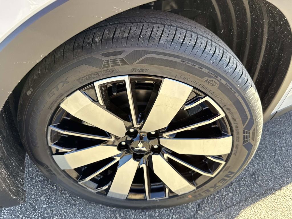 New 2026 Mitsubishi Outlander SE image 10