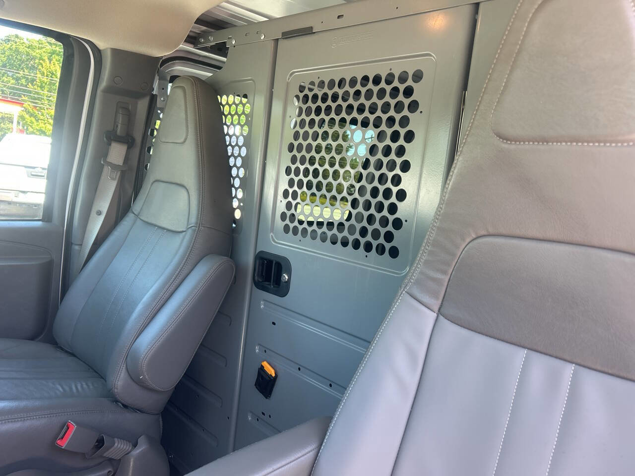 Used 2017 Chevrolet Express 2500 RWD image 12