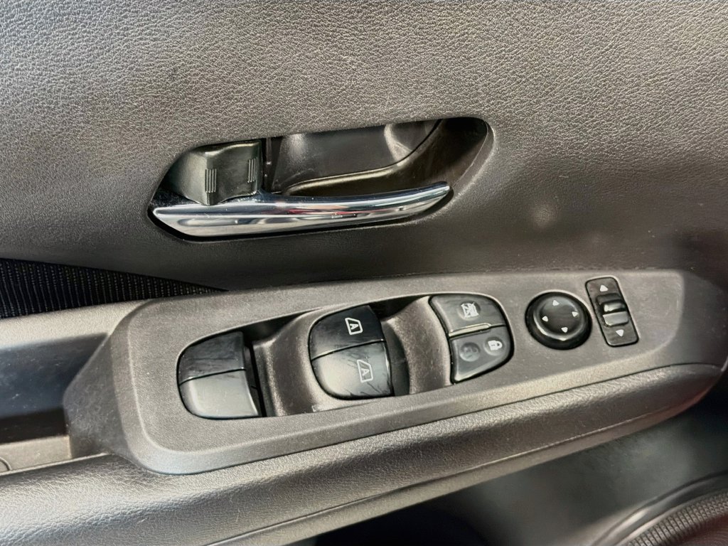 Used 2023 Nissan Kicks SV FWD image 17