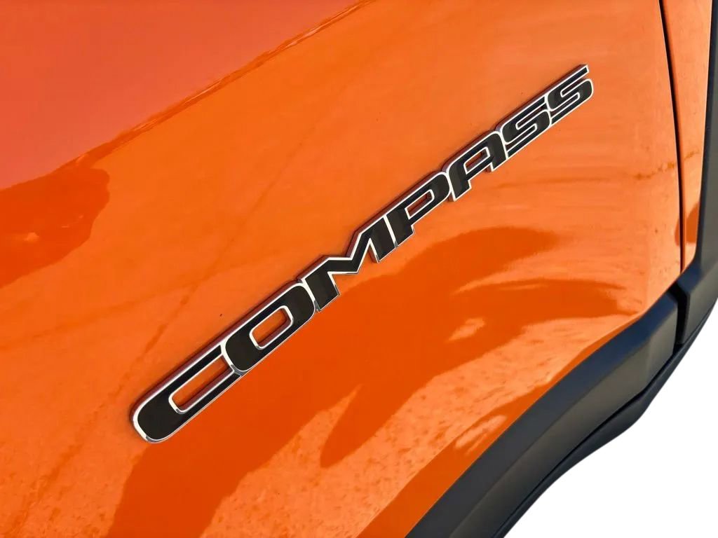 Used 2026 Jeep Compass Latitude image 9