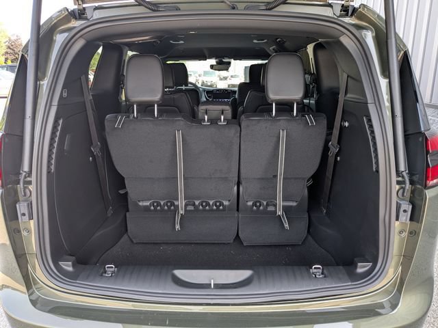New 2027 Chrysler Pacifica Select FWD image 26