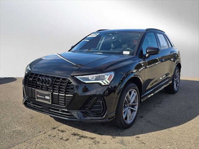 Certified 2025 Audi Q3 2.0T Premium w/ Black Optic Sport Package image 7