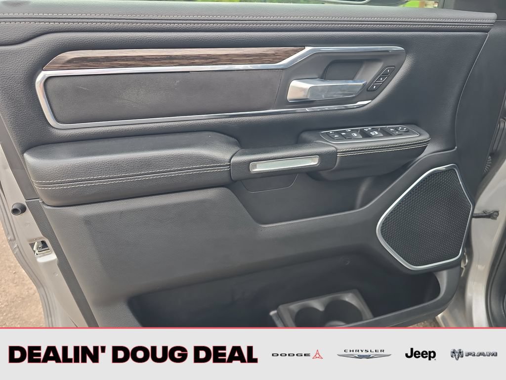 Used 2019 RAM 1500 Laramie AWD/4WD image 12