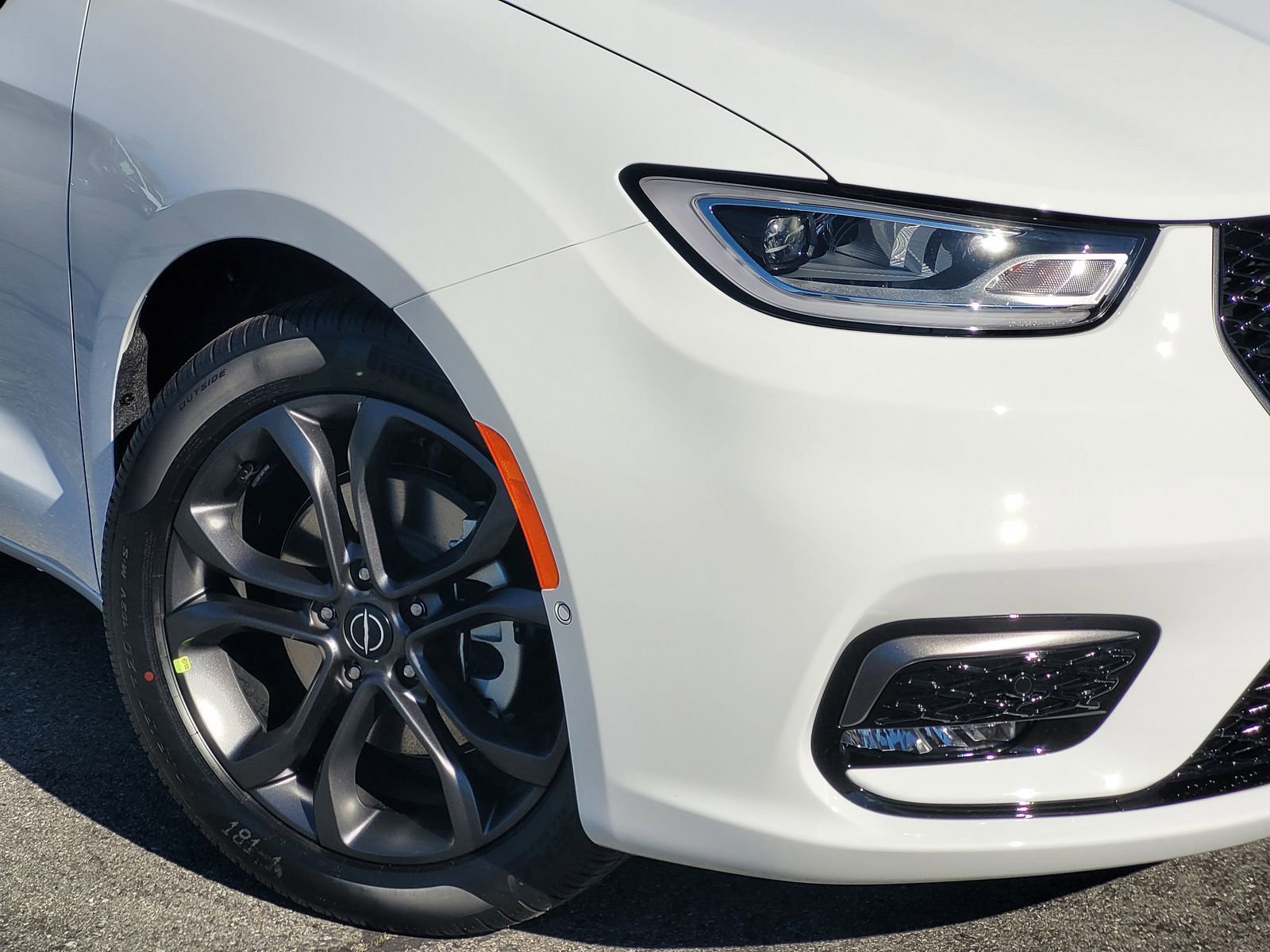 New 2026 Chrysler Pacifica Select FWD image 6