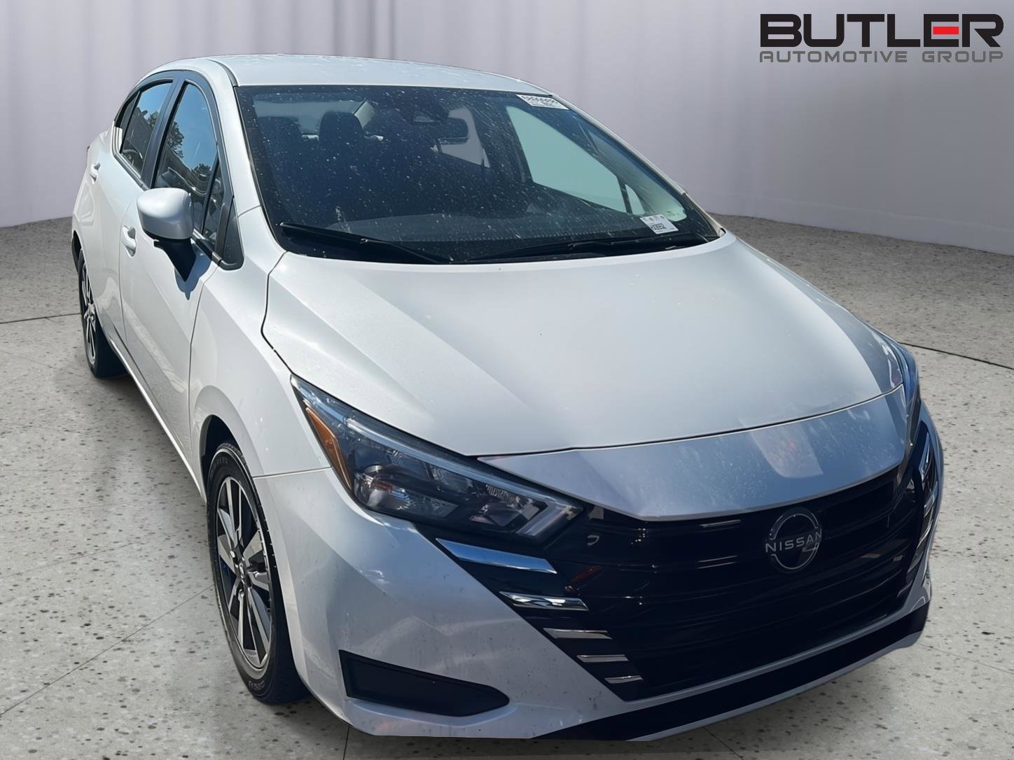 Used 2025 Nissan Versa SV image 3