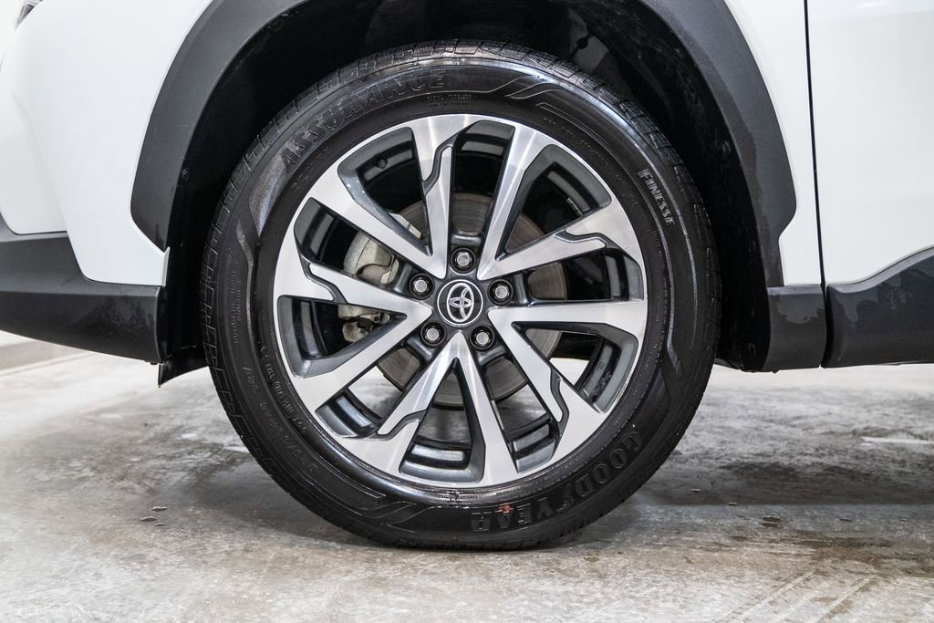 Used 2023 Toyota Corolla Cross XLE w/ Convenience Package image 8