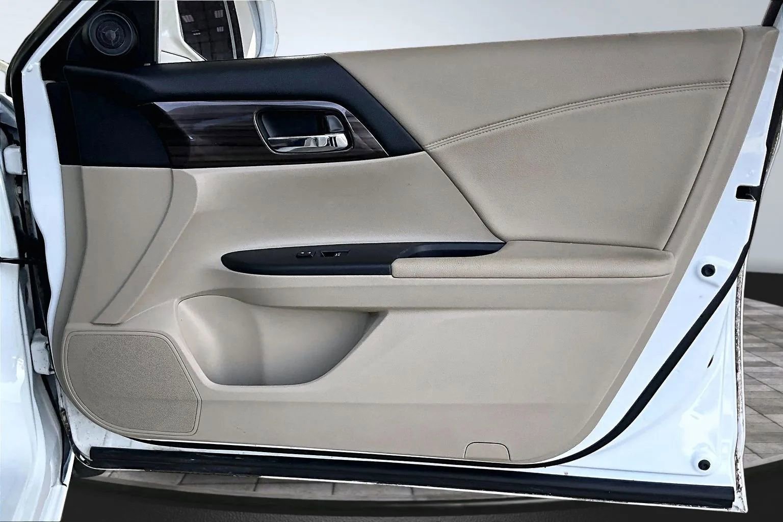 Used 2016 Honda Accord EX image 25