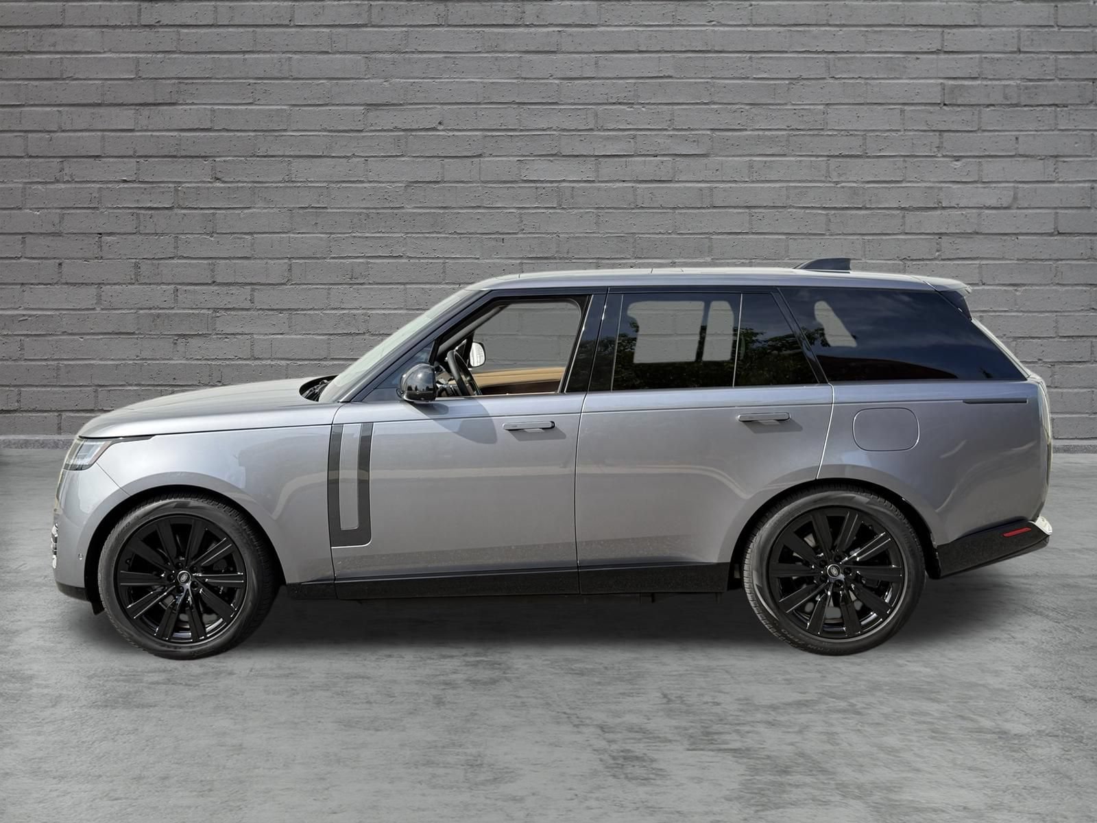 Used 2025 Land Rover Range Rover SE AWD/4WD image 3