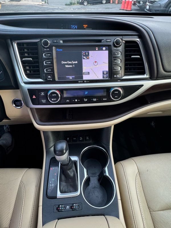 Used 2014 Toyota Highlander Limited AWD/4WD image 26