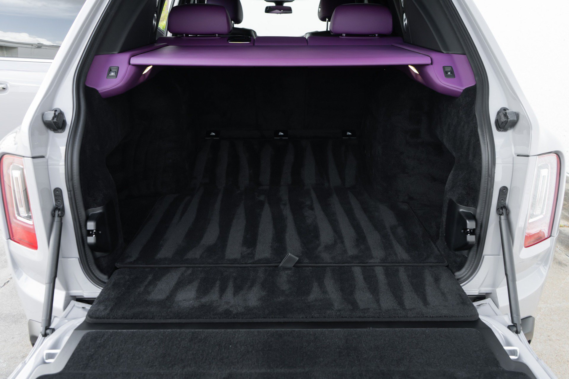 Used 2024 Rolls-Royce Cullinan AWD/4WD image 38