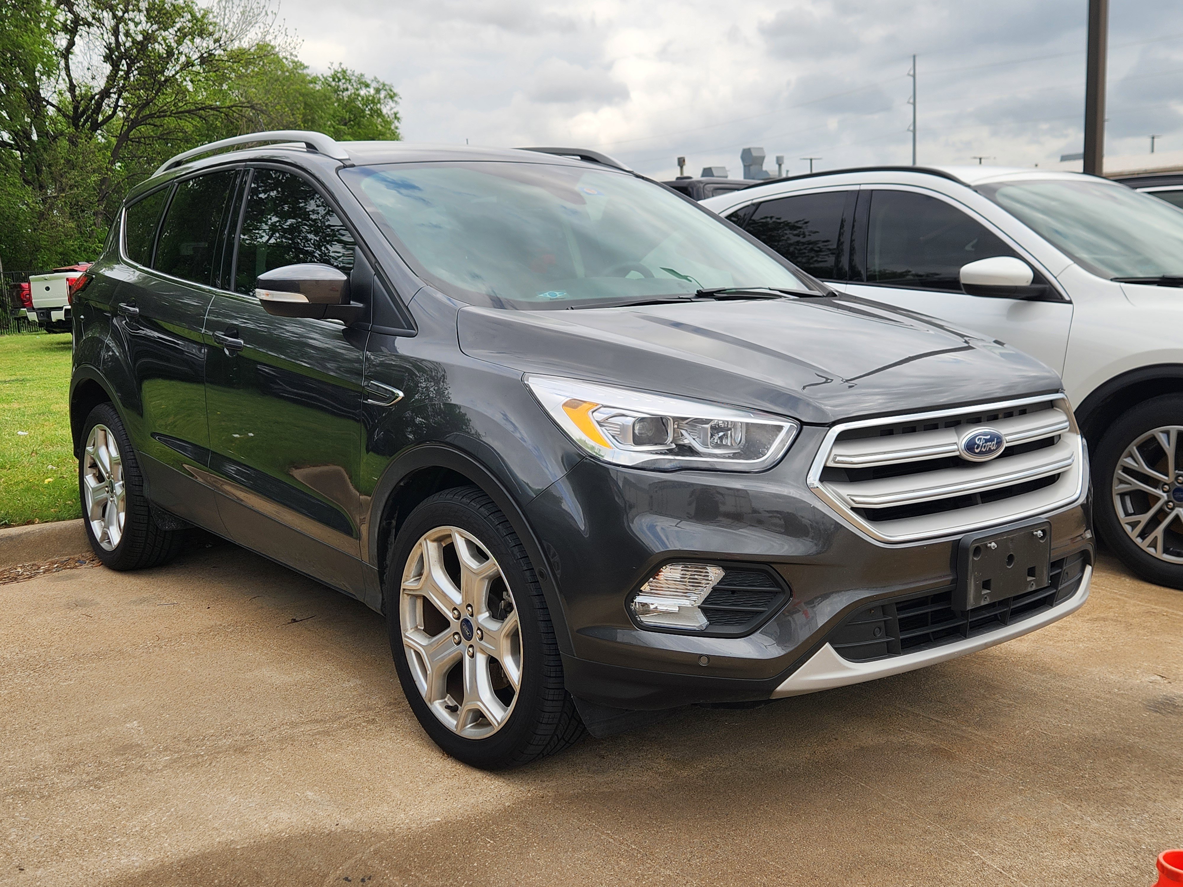 Used 2019 Ford Escape Titanium image 1