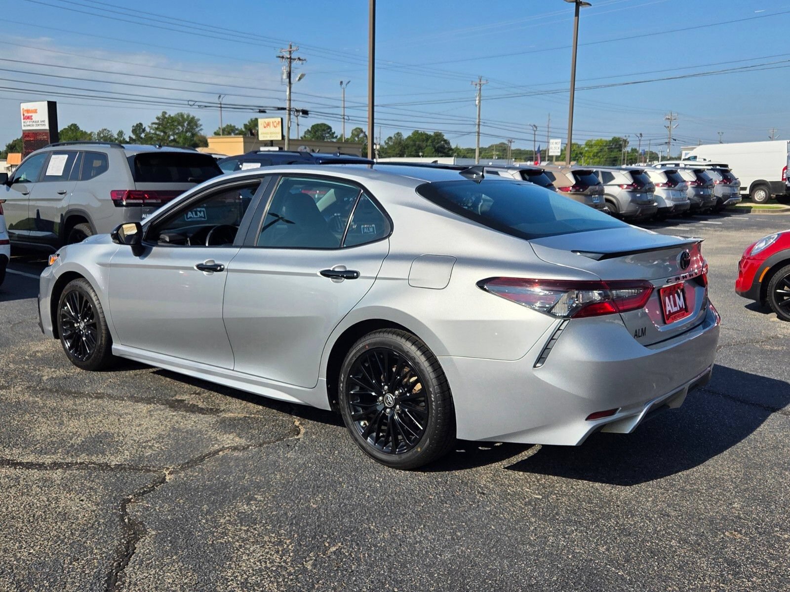 Used 2022 Toyota Camry SE w/ Convenience Package FWD image 9