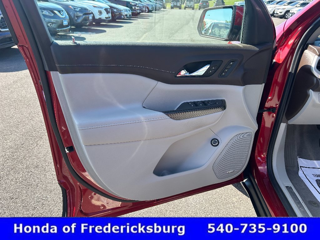 Used 2022 GMC Acadia SLT w/ Technology Package AWD/4WD image 11