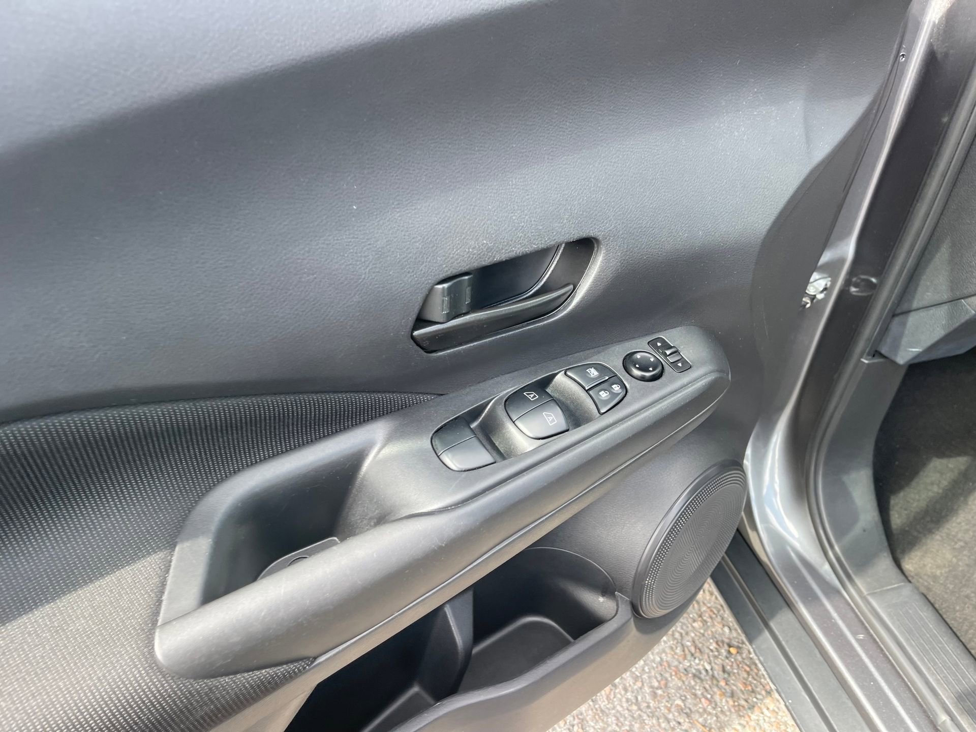 Used 2022 Nissan Kicks S FWD image 12