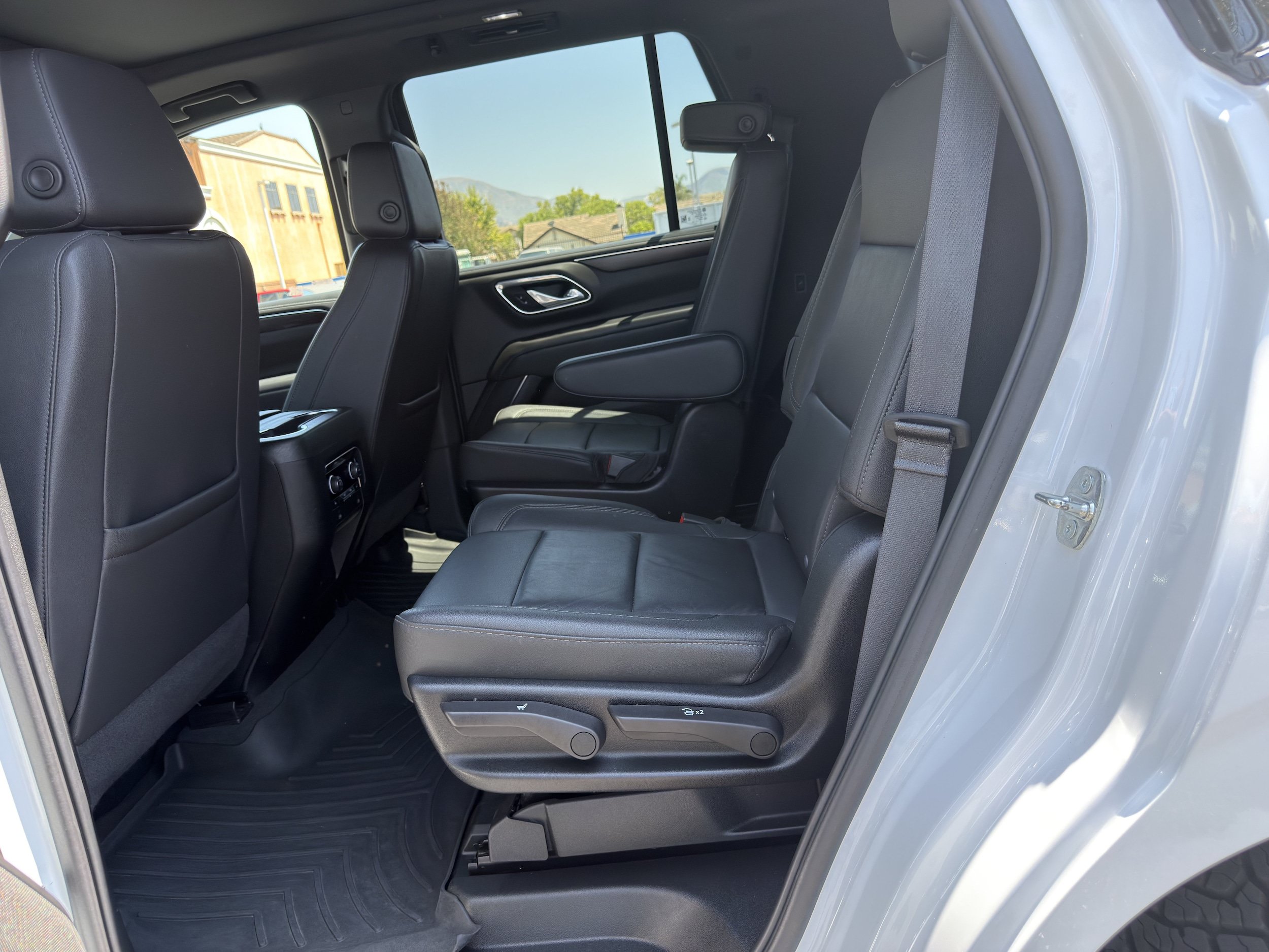 Used 2024 Chevrolet Tahoe Z71 w/ Z71 Off-Road Package AWD/4WD image 18