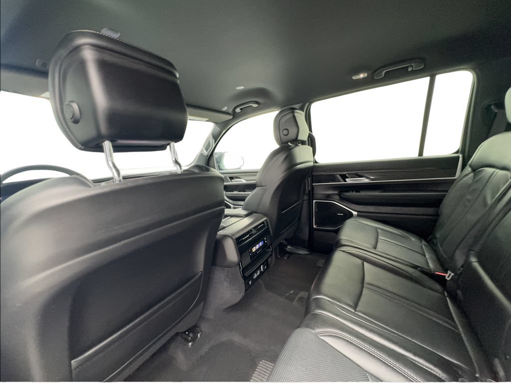 Used 2024 Jeep Wagoneer L Series II RWD image 24