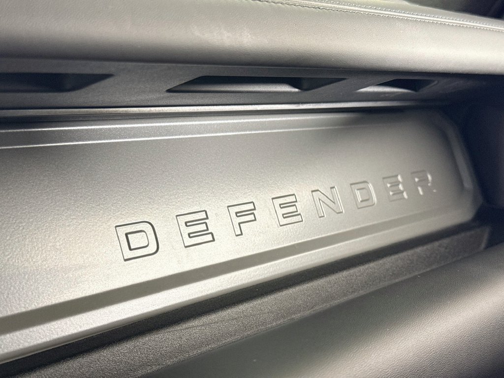 Used 2025 Land Rover Defender 130 V8 AWD/4WD image 23