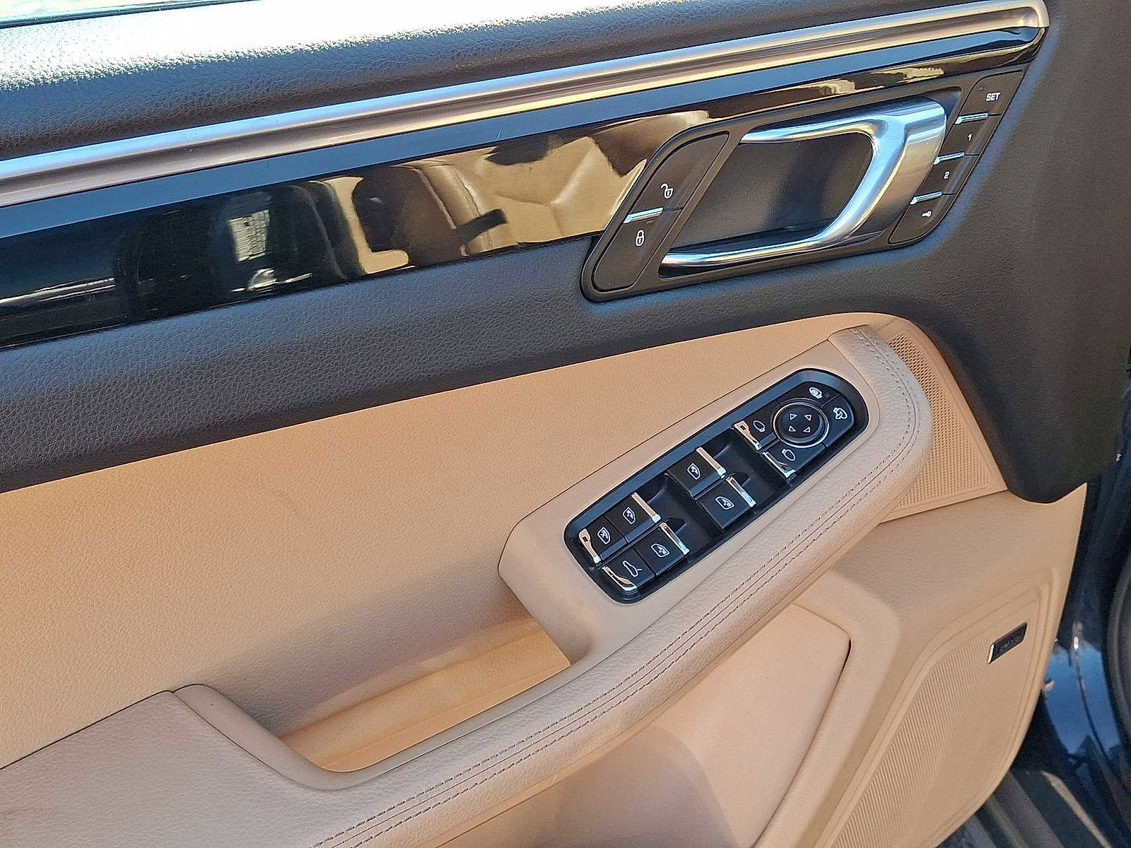 Used 2018 Porsche Macan S image 10