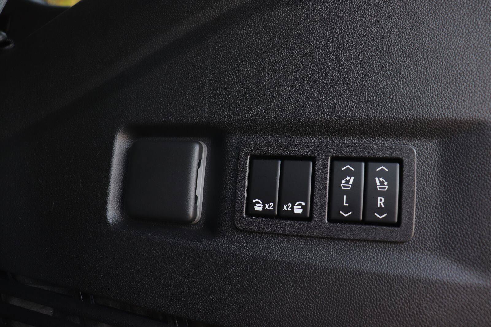 Used 2024 Chevrolet Tahoe Premier w/ Advanced Technology Package AWD/4WD image 18