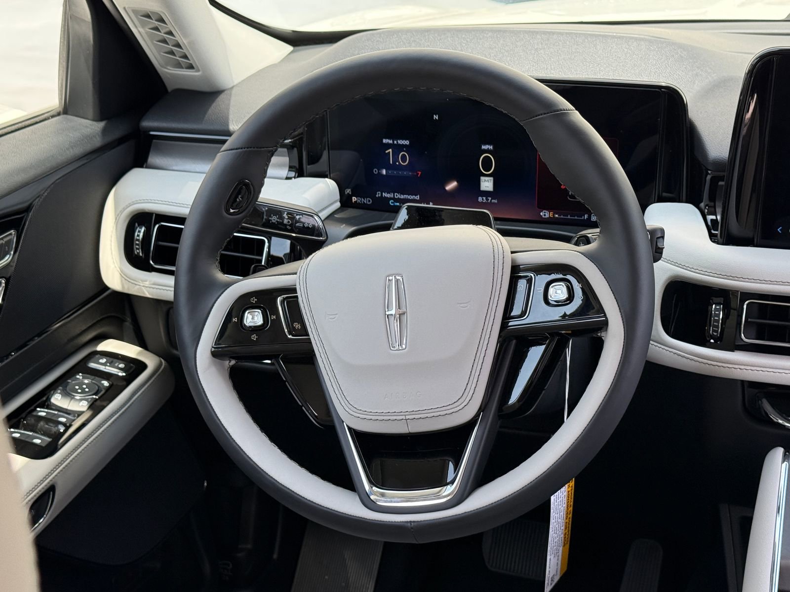 New 2026 Lincoln Aviator AWD image 25