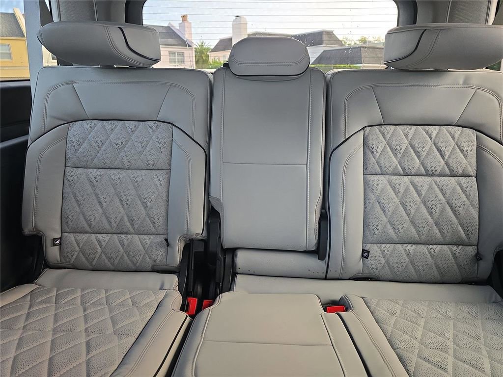 New 2026 Lincoln Navigator L Black Label AWD/4WD image 12