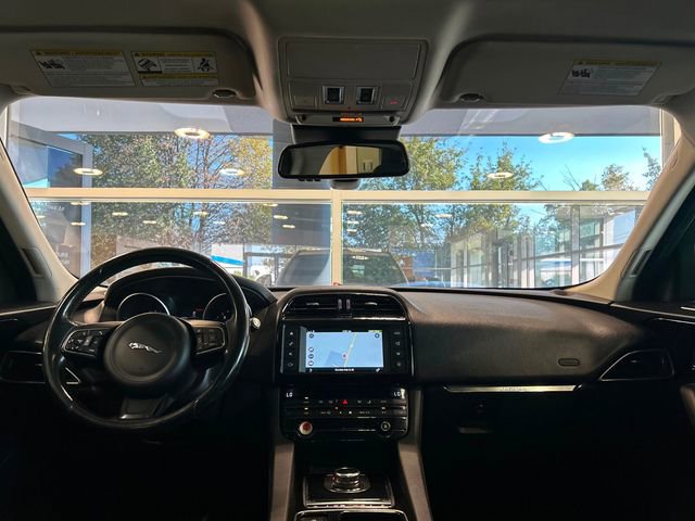 Used 2018 Jaguar F-PACE Premium image 38